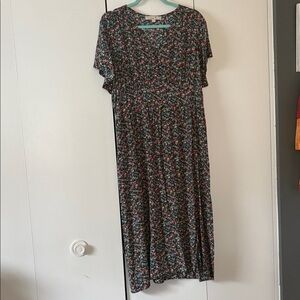 LOFT Floral V-neck Midi Dress with Pockets 18P - great for Spring!